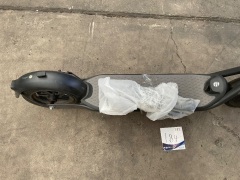 Ninebot Kickscooter F25 Electric Scooter 5287987 - 9