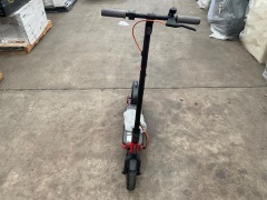 Segway Ninebot D28E Electric Scooter 5467074 - 4