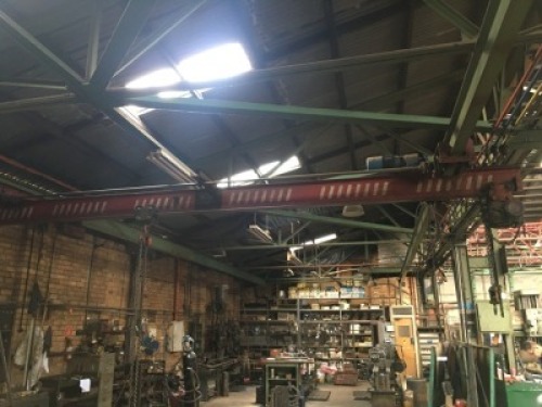 HEAVY DUTY STEEL FRAMED OVERHEAD MOTORISED TRAVELLING CRANE with King 1 Tonne Capacity Crane wth Pendant Contro