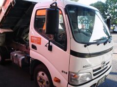 2011 Hino 300 2t Tipper Truck - 4