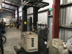 Crown Battery Electric Forklift