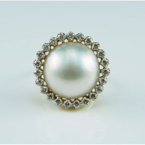 (DO NOT LOT) 18ct yellow gold Mabe pearl & diamond set ring