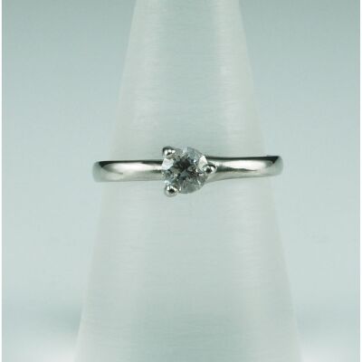 (DO NOT LOT) Platinum diamond set engagement ring
