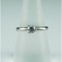 (DO NOT LOT) Platinum diamond set engagement ring