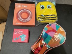 1 x Pool Ring Rose Gold 
1 x Kids Lunch Bag Bee
1 x Electric Air Pump 
1 x Beach Bats Islabomba - 2