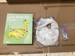 1 x Luxe Ride-On Float Gitaffe 
1 x Backpack Unicorn 
1 x Kids Swimming Goggles - 2