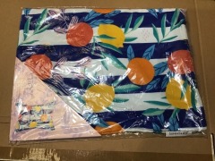 1 x Beach Swim Seat
1 x Beach Pillow 
1 x Travel Bag Set Large
1 x Carryall Bag 
1 x Retro Sun Visor - 6