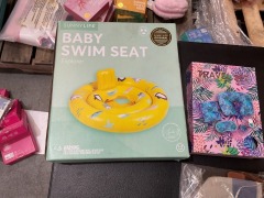 1 x Baby Swim Seat Explorer
1 x Hand Air Pump 
1 x Beach Ball Neon Pink 
1 x Travel Set Electric Bloom
1 x Cosmetic Bag Dolce Classic - 4