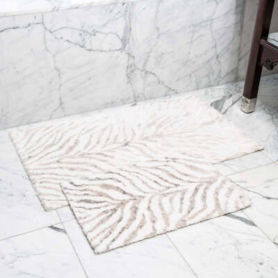 Refund No stock Pristine Lines Bath Mat Set