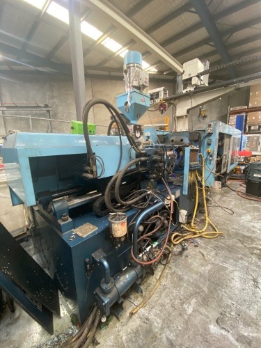 2010 Liguang FL-320ES Plastic Injection Moulding Machine