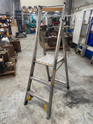 Bailey Industrial Alloy Platform Step Ladder