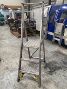 Bailey Industrial Alloy Platform Step Ladder - 2