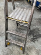 Bailey Industrial Alloy Platform Step Ladder - 3