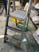 Quantity of 2 Bailey Industrial Alloy Platform Step Ladders - 6