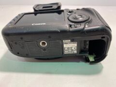 One Canon Camera EOS 5D MarkIII , Parts only. - 5