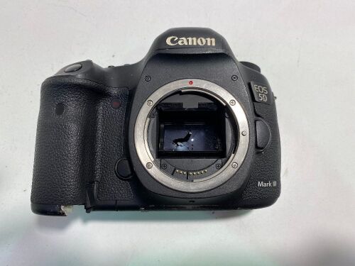One Canon Camera EOS 5D MarkIII , Parts only.
