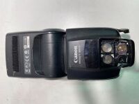 OneCanon Flash , Speedlite 580EXII, parts only.