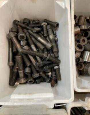 Qty of Mould Clamp Fixing Bolts