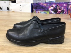 Propet Womens Slip On Shoes WSR006, Size 8.5(US), Black - 4