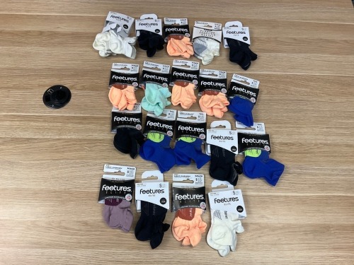 Bundle Of 19 x Small Youth 2 - 5 & 1/2 - Womens 4 - 6 & 1/2 Assorted Socks