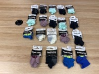 Bundle Of 19 x Small Youth 2 - 5 & 1/2 - Womens 4 - 6 & 1/2 Assorted Socks