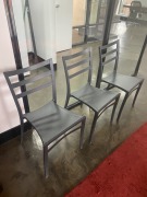 Quantity of 8 Plastic Chairs - 4