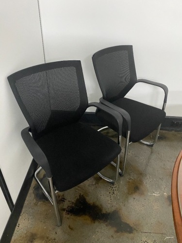 Quantity of 4 Visitors Chairs