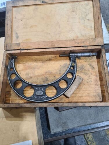 Moore & Wright Outside Micrometer, 6"-7"
