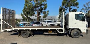 2003 Hino FD IJ Beavertail Truck - 4