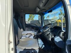 2003 Hino FD IJ Beavertail Truck - 14