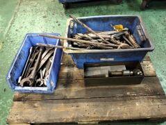 Multiple sizes of drill bits, heads, wrenches and spanners - 4