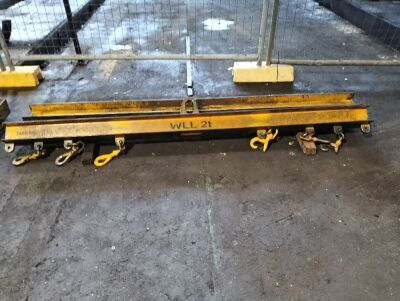 refund A set of 2 tonne lifting hoists approximately 2 m in length