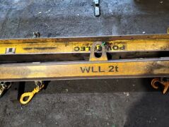 refund A set of 2 tonne lifting hoists approximately 2 m in length - 2