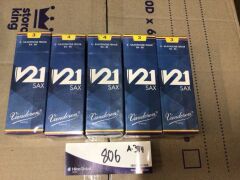 3 xTenor Saxophone Reeds - Vandoren V21 - Strength #3 - 5 Pack & 2 x Tenor Saxophone Reeds - Vandoren V21 - Strength #4 - 5 Pack - 2