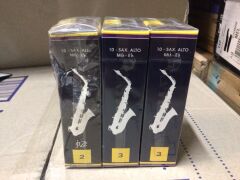 2 x Alto Saxophone Reeds - Vandoren Traditional - Strength #3 - 10 Pack &amp; 1 x Alto Saxophone Reeds - Vandoren jaZZ - Strength #2 - 10 Pack - 4