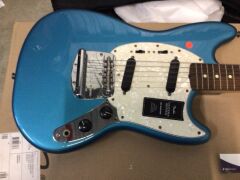 Vintera 60s Mustang, Pau Ferro Fingerboard, Lake Placid Blue - 3