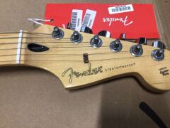 Fender Player Stratocaster, Maple Fingerboard in Black - 4