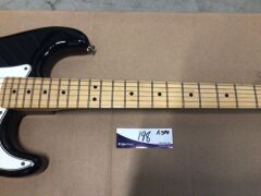 Fender Player Stratocaster, Maple Fingerboard in Black - 5