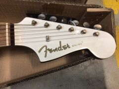 Fender Malibu Player Walnut Fingerboard Tortoiseshell Pickguard (Olympic White) - 4