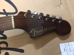 Fender Redondo Player Walnut Fingerboard Gold Pickguard (Sunburst) - 4