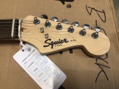 Squier - Mini Stratocaster; - Laurel Fingerboard - Shell Pink - 4