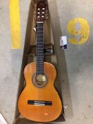 Valencia 100 Series Classical Guitar - 2