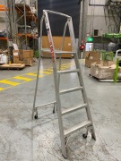 Bailey Industrial Platform Ladder - 2