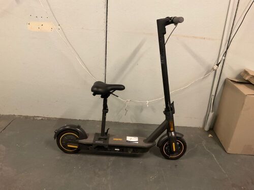 Segway Ninebot Kickscooter Max FG30L Electric Scooter