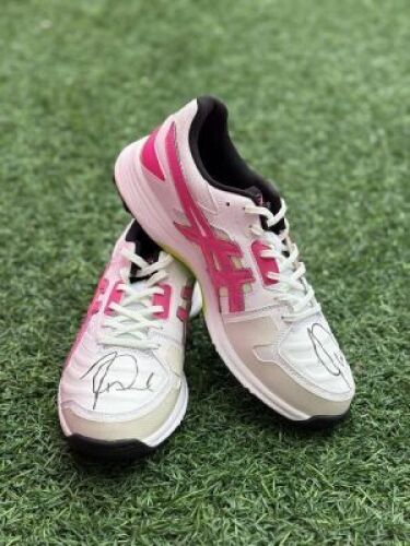 Travis Head signed ASICS - Gel 7 Gully shoes - NRMA Insurance Pink Test