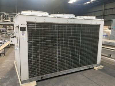 2007 TRANE HEAVY DUTY REFRIGERATED AIR COOLED CHILLING UNIT Model: CGAH0807CKGLBNA, S/N: 00737470730001 Cooling Capacity 212Kw, Rated Power 75Kw, OVerall Dimensions 3160mm x 1950mm x 2003mm, Control to 415V 3 Phase Electric Motor and Switch