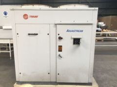 2007 TRANE HEAVY DUTY REFRIGERATED AIR COOLED CHILLING UNIT Model: CGAH0807CKGLBNA, S/N: 00737470730001 Cooling Capacity 212Kw, Rated Power 75Kw, OVerall Dimensions 3160mm x 1950mm x 2003mm, Control to 415V 3 Phase Electric Motor and Switch - 2