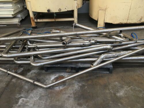 LARGE QUANTITY ASSORTED HEAVY DUTY STAINLESS STEEL TUBE WITH RELATED FITTINGS