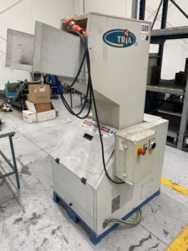 2002 Tria 32-30/CN-SL Granulator
