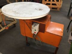 Timber Framed Accumulation Table, 900mm Diameter with Electric Motor - 2